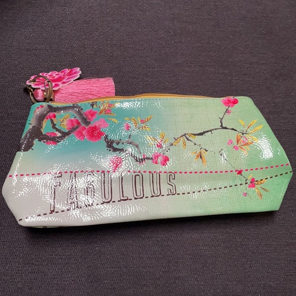 Makeup bag - Picture 2 of 3